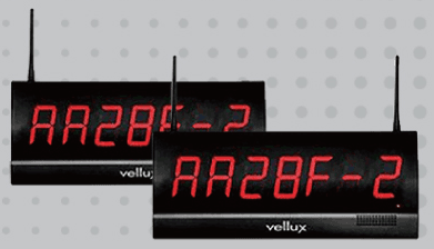 VM1700 — Monitor sa sedmeroznamenkastim prikazom za dulje oznake poziva. Na zajedničkoj fotografiji prikazan je uz model VM2700.